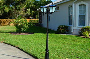 What is advantage and disadvantage for decorative solar courtyard light?