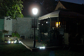 solar powered LED garden light